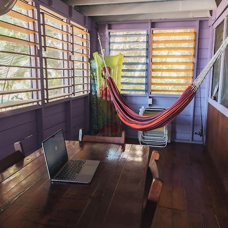 Anda Di Hows Hostel Placencia Bagian luar foto