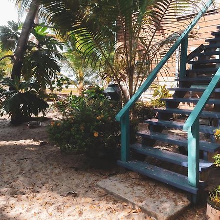 Anda Di Hows Hostel Placencia Bagian luar foto