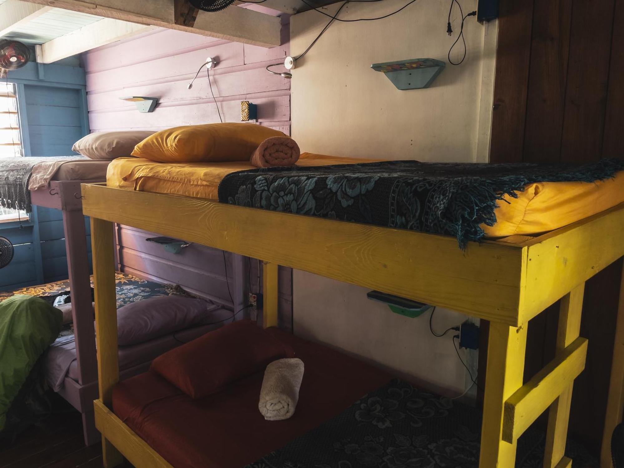 Anda Di Hows Hostel Placencia Bagian luar foto