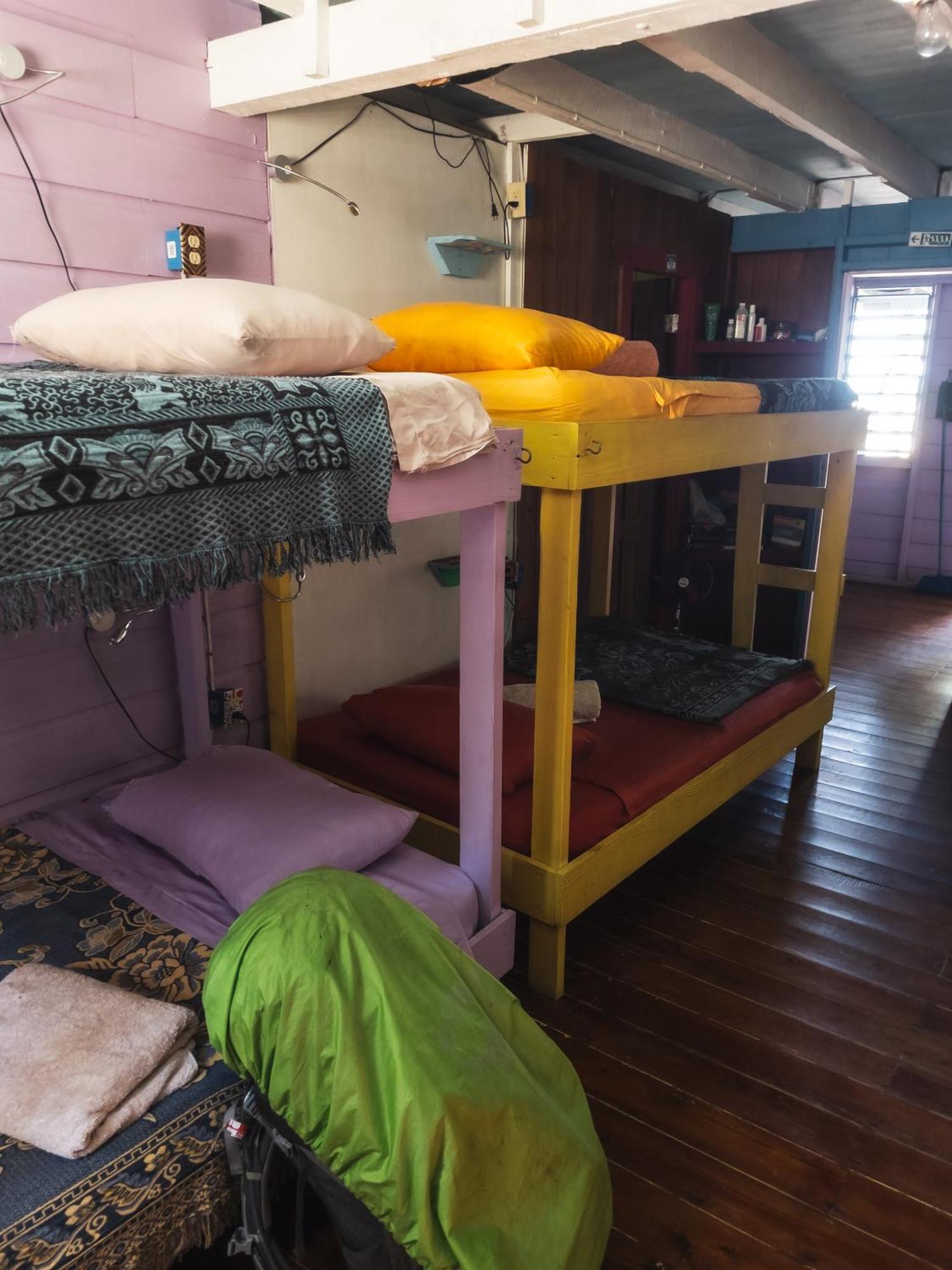 Anda Di Hows Hostel Placencia Bagian luar foto