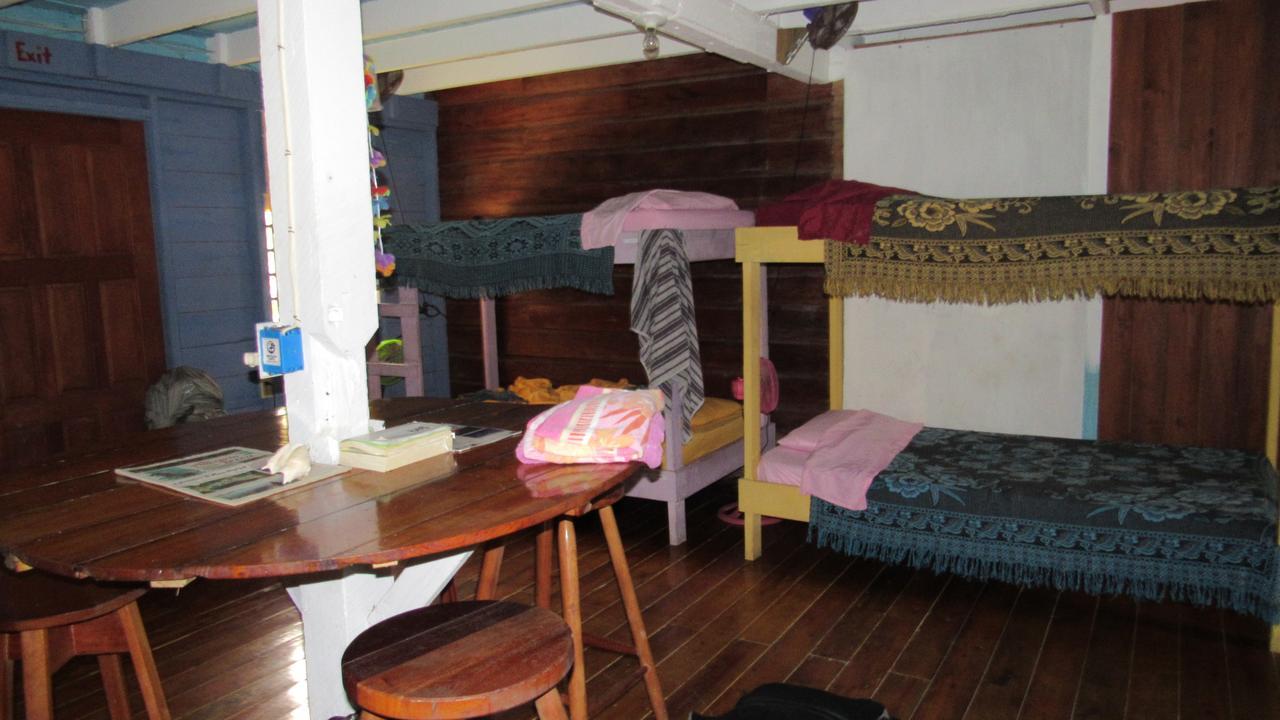 Anda Di Hows Hostel Placencia Bagian luar foto