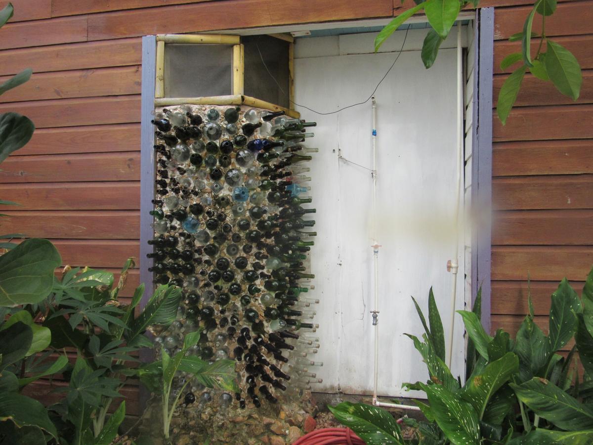 Anda Di Hows Hostel Placencia Bagian luar foto