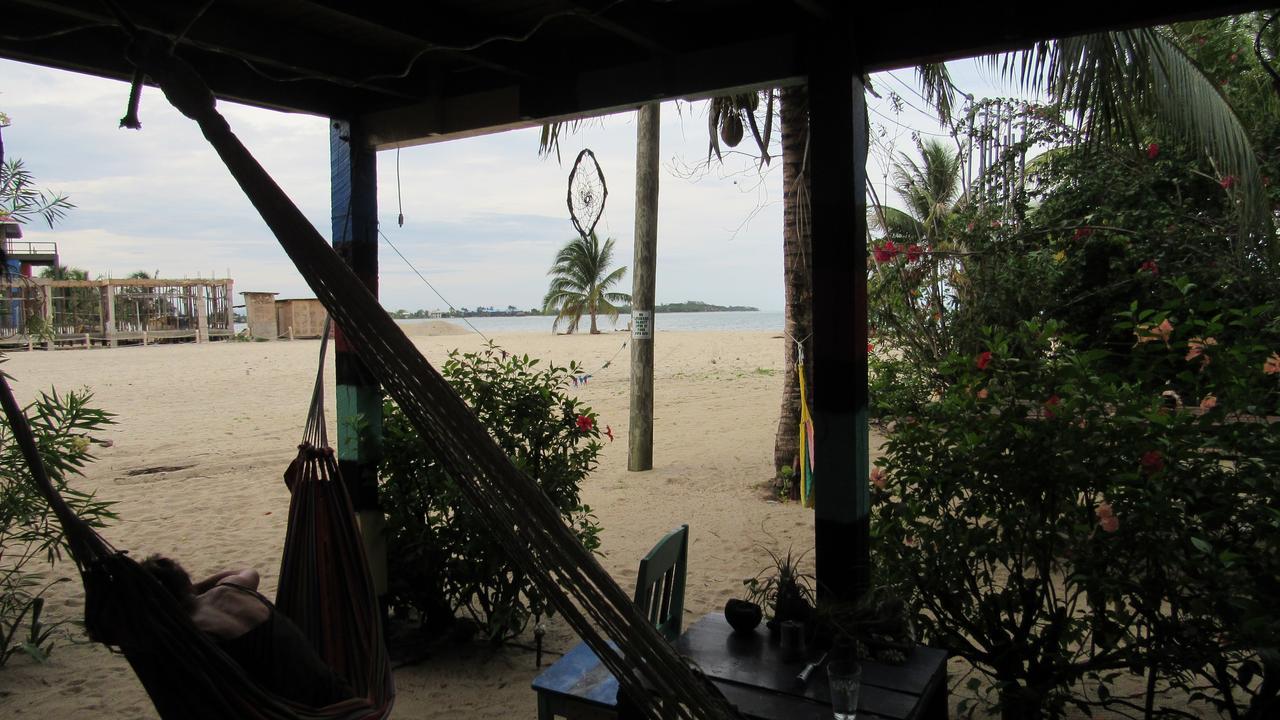 Anda Di Hows Hostel Placencia Bagian luar foto